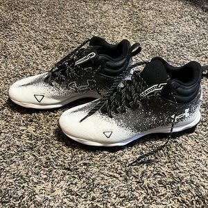Men’s UnderArmour football cleats. Size 7